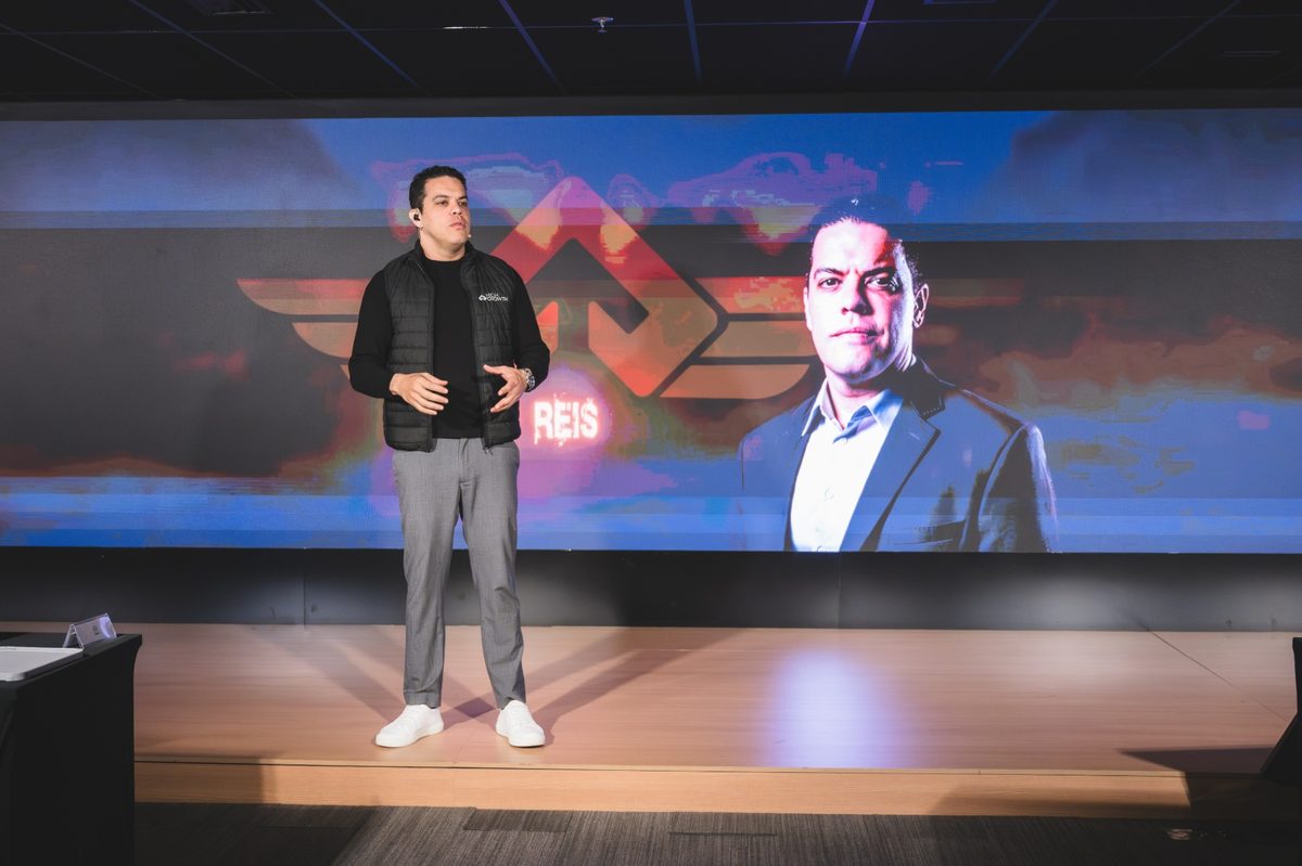 Thiago Reis no palco da Imersão Closer