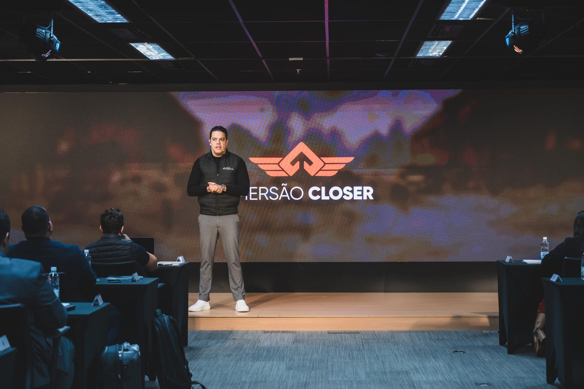 Thiago Reis no palco da Imersão Closer